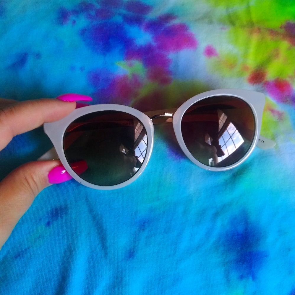 Big Budda Milky White Shades